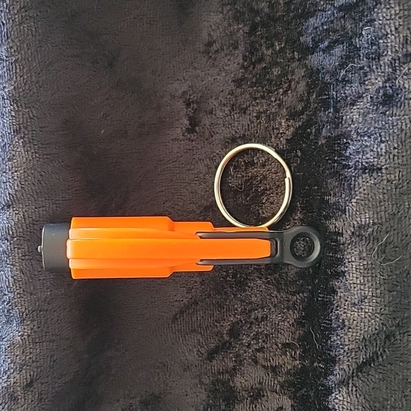 🆕️ Car spring emergency escape hammer, window breaker, and seat belt cutter - Picture 4 of 4